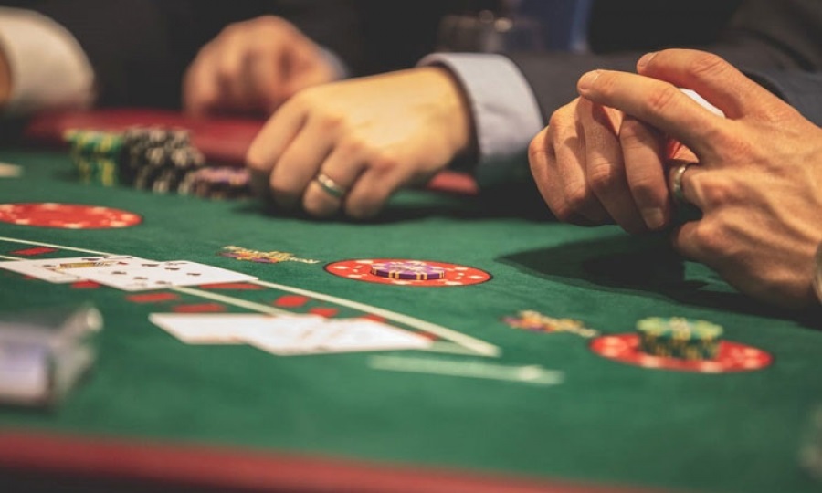 What are various casino option for online casinos?