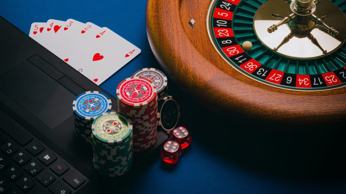 How to Play Blackjack Online: Everything You Need to Know